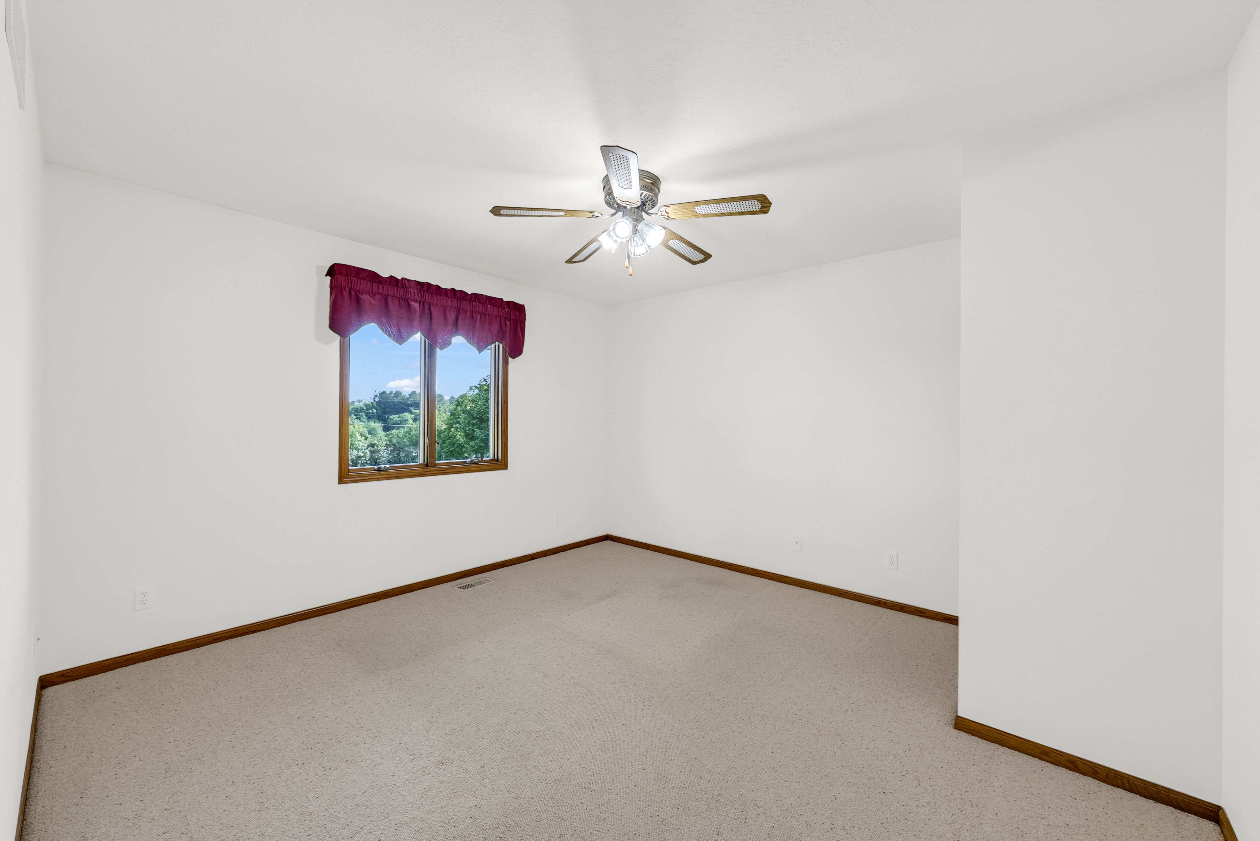 Listing Photo: 15329 Kennedy St, Indianola, IA 50125-13